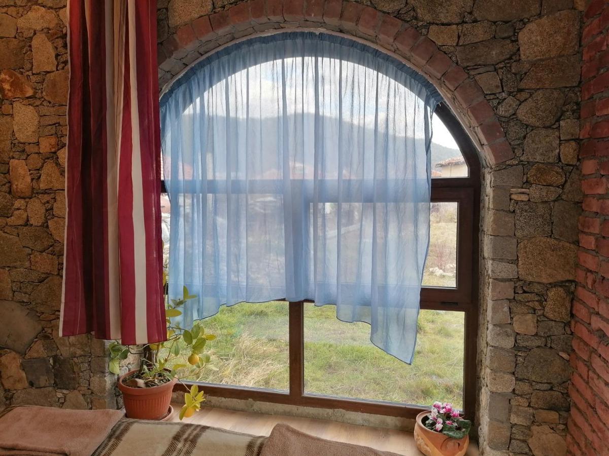 Лилянината Къща Villa Kalofer Exteriör bild