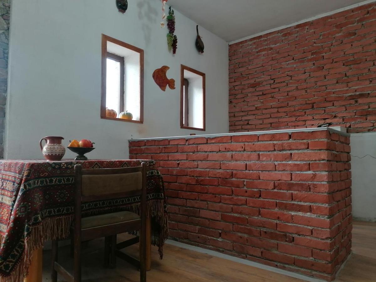 Лилянината Къща Villa Kalofer Exteriör bild