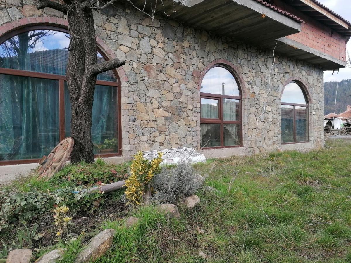 Лилянината Къща Villa Kalofer Exteriör bild